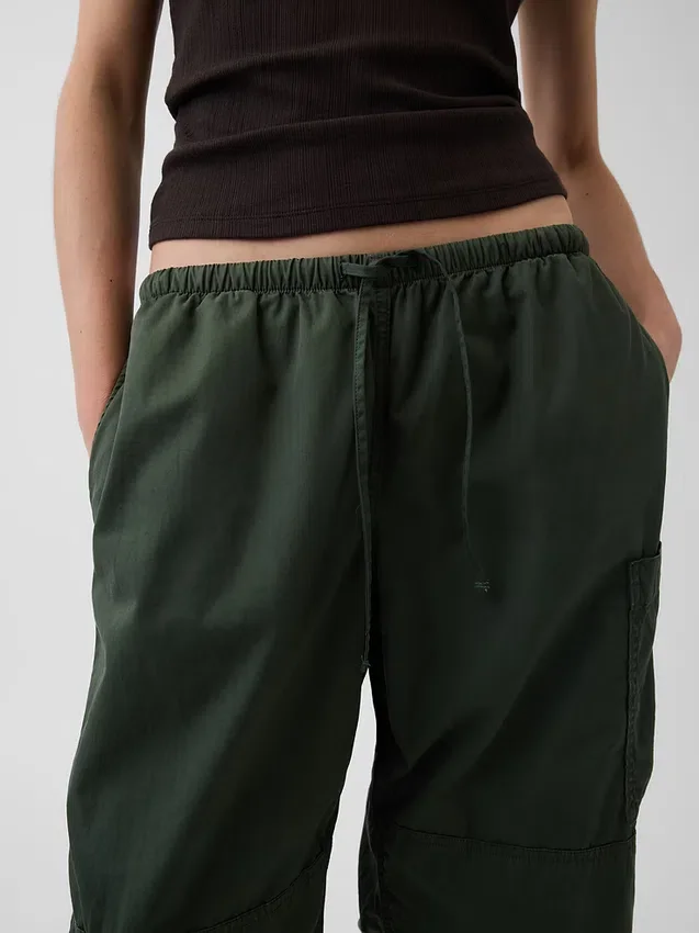 Pantalon utilitaire taille mi-haute en sergé, coupe « barrel »