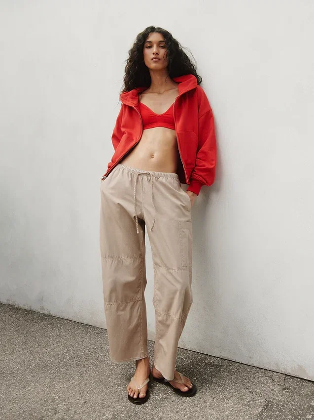 Pantalon utilitaire taille mi-haute en sergé, coupe « barrel »