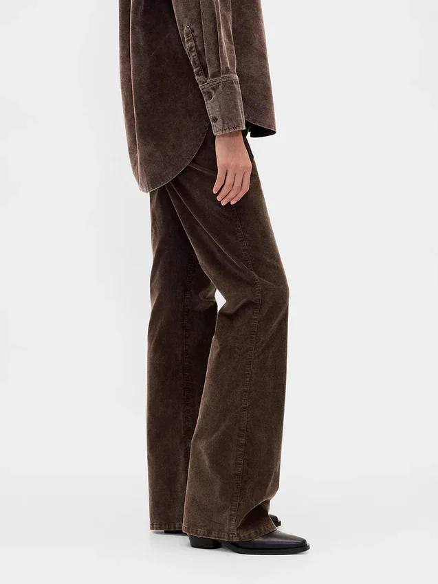 Pantalon évasé en velours côtelé à taille moyenne
