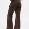 Pantalon évasé en velours côtelé à taille moyenne