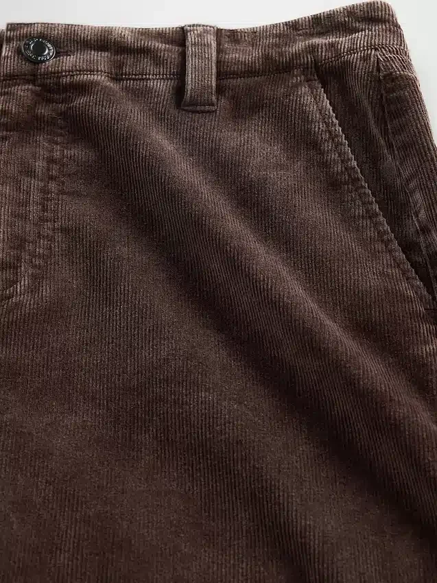 Pantalon évasé en velours côtelé à taille moyenne