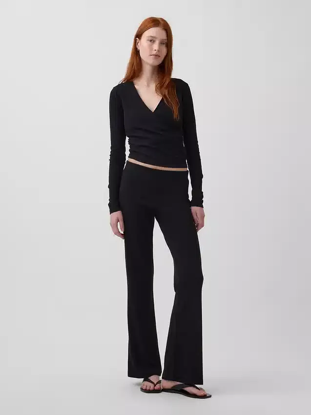 Pantalon évasé moderne à larges côtes