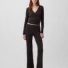 Pantalon évasé moderne à larges côtes