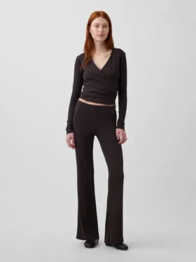 Pantalon évasé moderne à larges côtes