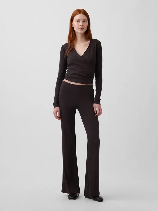 Pantalon évasé moderne à larges côtes