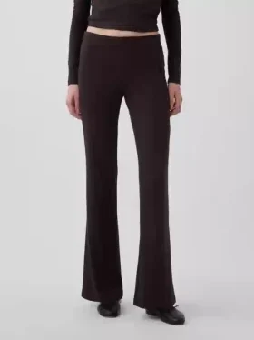 Pantalon évasé moderne à larges côtes