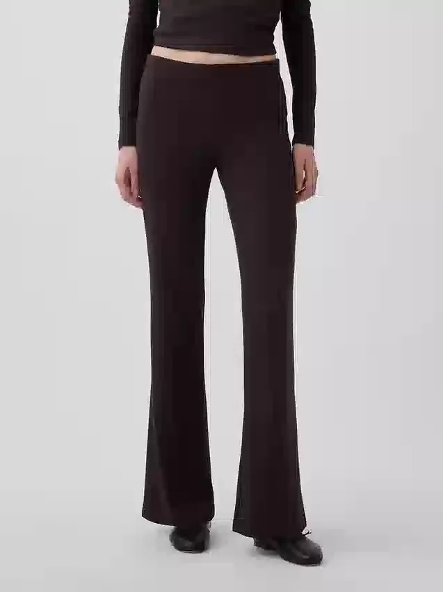 Pantalon évasé moderne à larges côtes