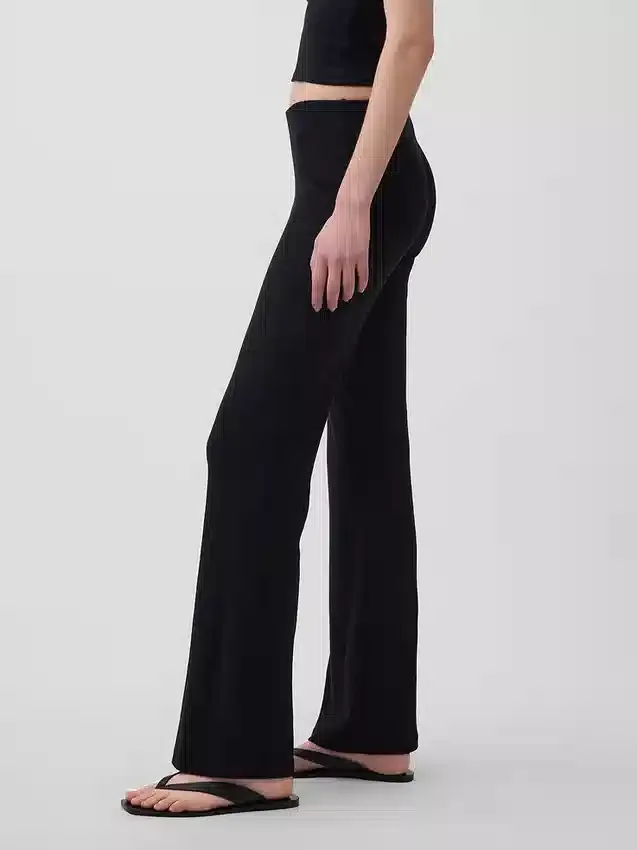 Pantalon évasé moderne à larges côtes