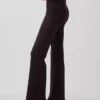 Pantalon évasé moderne à larges côtes
