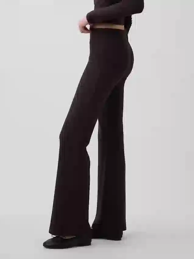 Pantalon évasé moderne à larges côtes