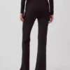 Pantalon évasé moderne à larges côtes
