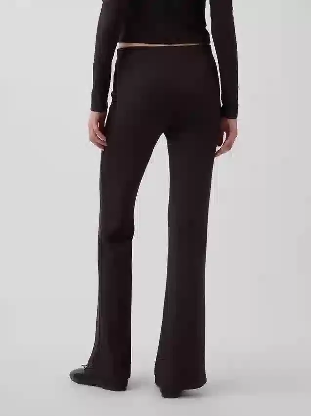 Pantalon évasé moderne à larges côtes