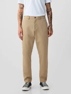 Pantalons kakis modernes à coupe fuselée