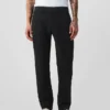 Pantalons kakis modernes à coupe fuselée