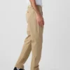 Pantalons kakis modernes à coupe fuselée
