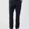 Pantalons kakis modernes à coupe fuselée