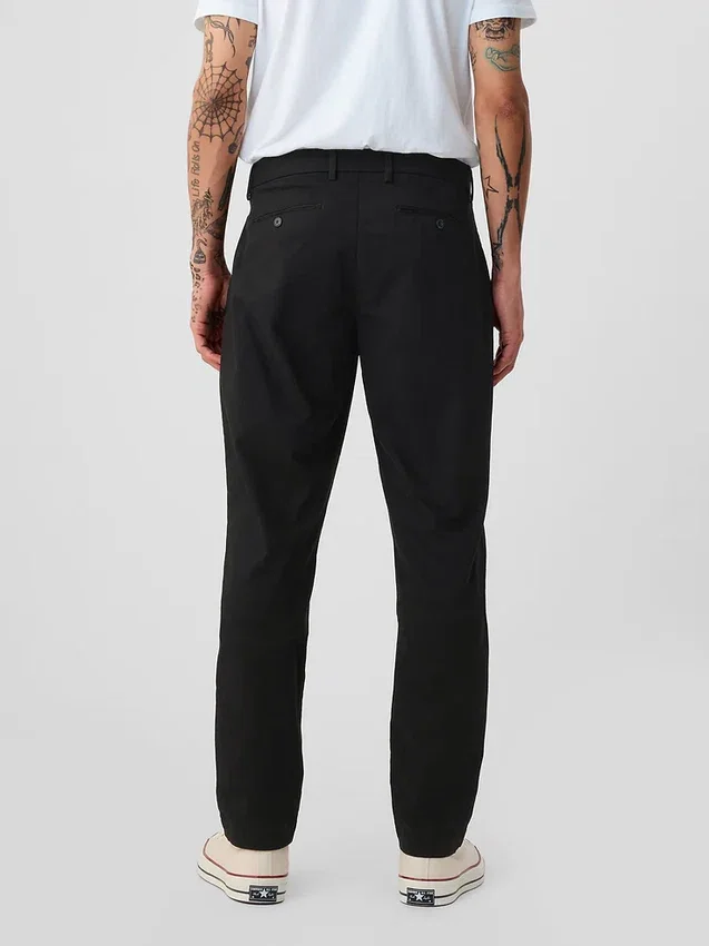 Pantalons kakis modernes à coupe fuselée