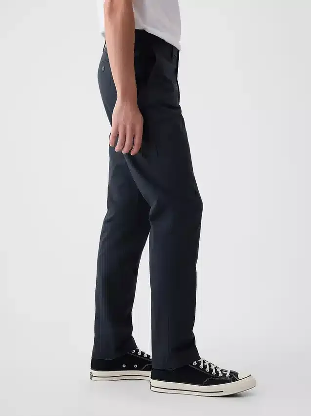 Pantalons kakis modernes à coupe fuselée