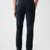 Pantalons kakis modernes à coupe fuselée