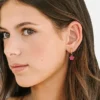 Pendentif « Fleur rose vif » de Pierced Co pour boucles d’oreilles Huggie