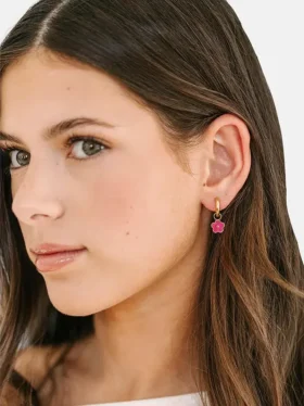Pendentif « Fleur rose vif » de Pierced Co pour boucles d’oreilles Huggie