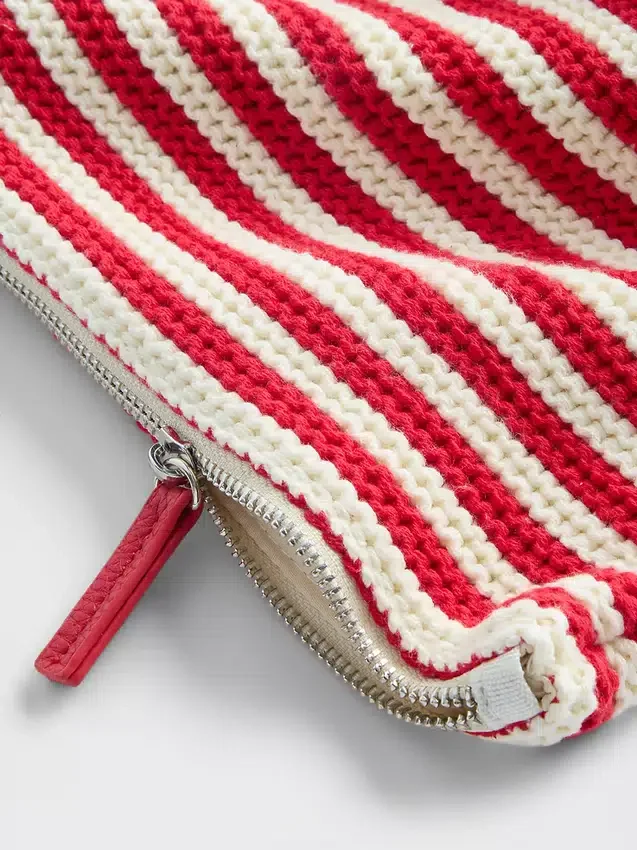 Pochette à fermeture éclair en crochet