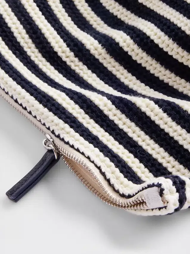 Pochette à fermeture éclair en crochet