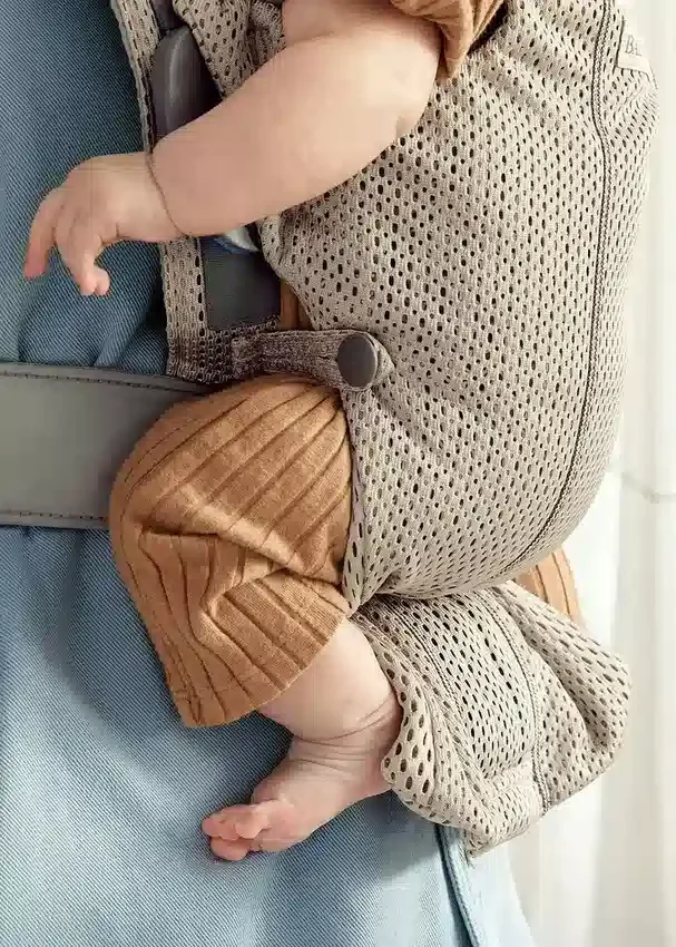 Porte-bébé BabyBjörn Mini en maille 3D