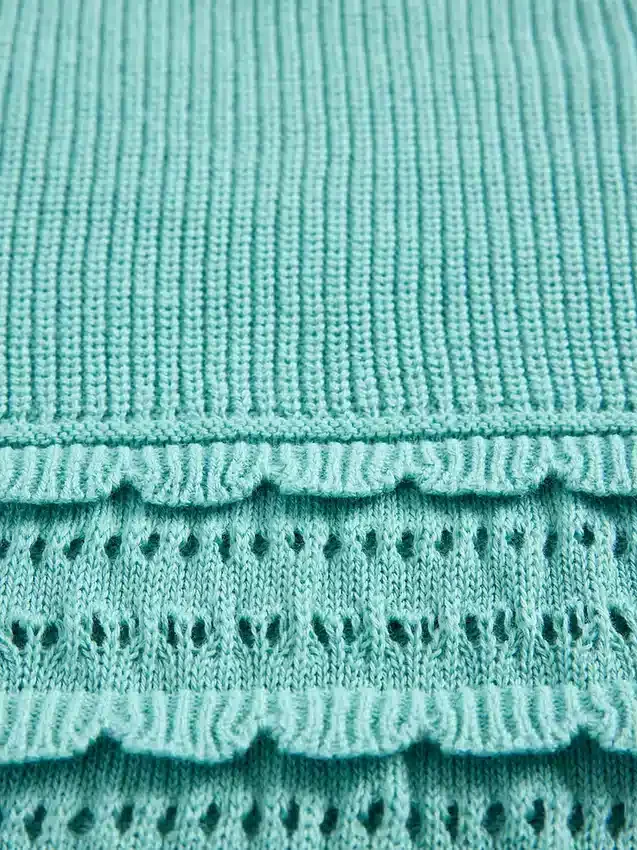 Pull enfant festonné à mailles variées