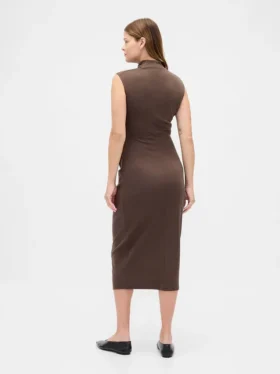 Robe de maternité moderne à col montant