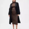 Robe de maternité moderne à col montant