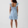 Robe en denim à manches flottantes et encolure en cœur