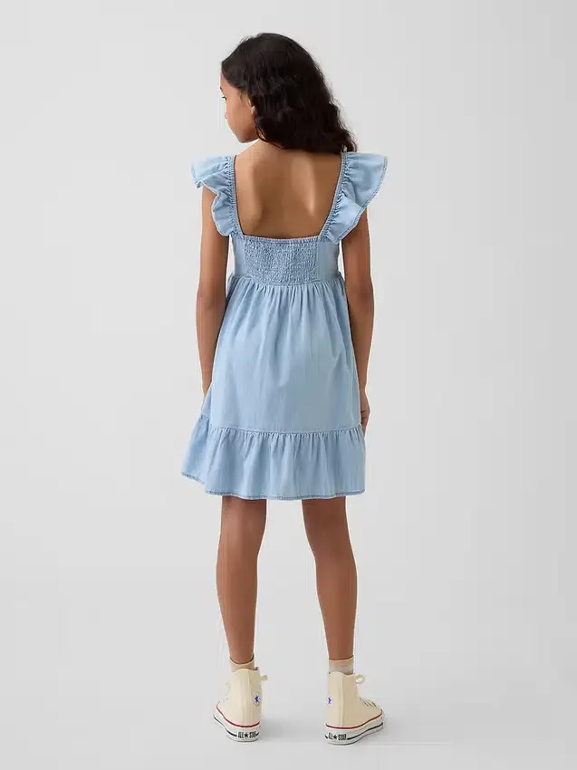 Robe en denim à manches flottantes et encolure en cœur