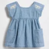 Robe en denim à poches brodée pour bébé