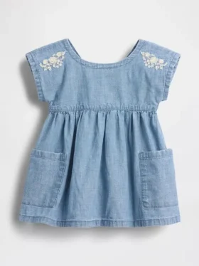 Robe en denim à poches brodée pour bébé