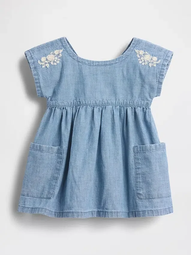 Robe en denim à poches brodée pour bébé