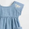 Robe en denim à poches brodée pour bébé