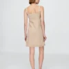 Robe froncée à boutons sur le devant
