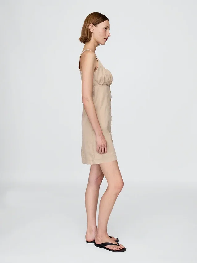 Robe froncée à boutons sur le devant