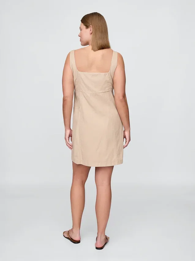 Robe froncée à boutons sur le devant