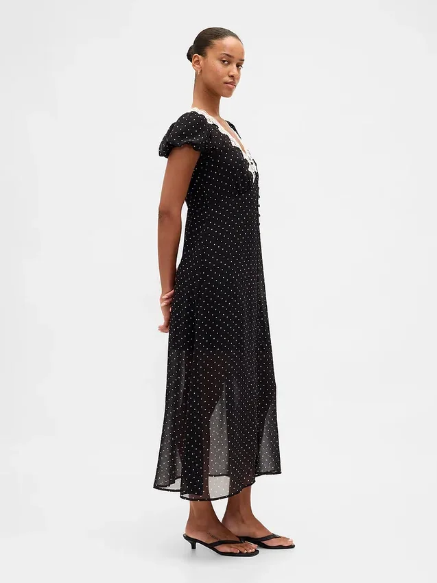 Robe longue à col en V bordée de dentelle