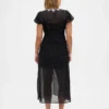 Robe longue à col en V bordée de dentelle