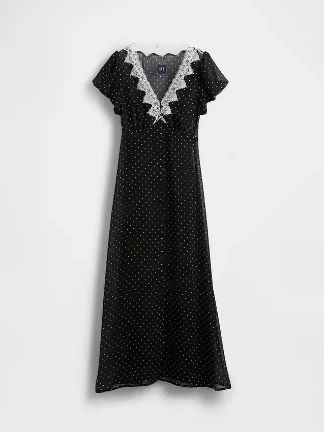 Robe longue à col en V bordée de dentelle