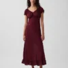 Robe longue à col en V et ourlet à volants