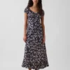 Robe longue à col en V et ourlet à volants