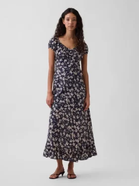 Robe longue à col en V et ourlet à volants