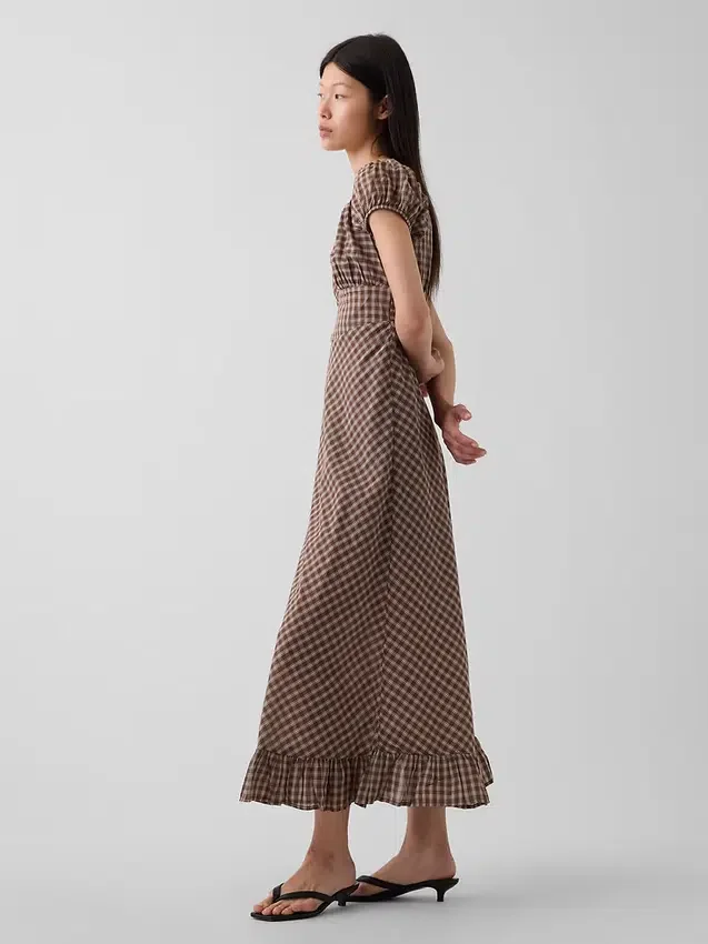 Robe longue à col en V et ourlet à volants