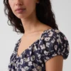 Robe longue à col en V et ourlet à volants