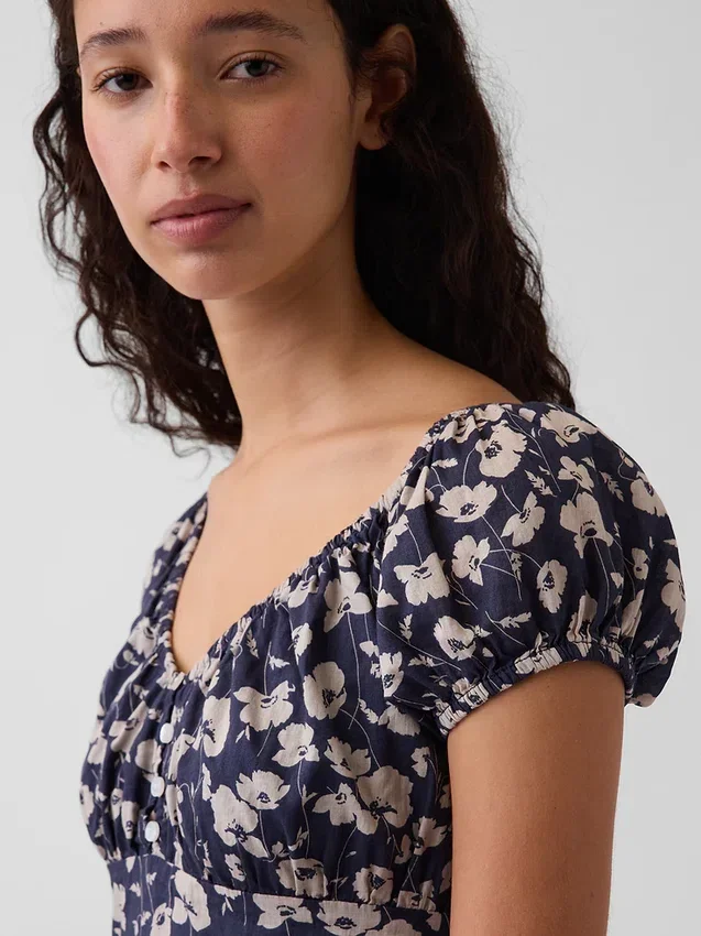 Robe longue à col en V et ourlet à volants