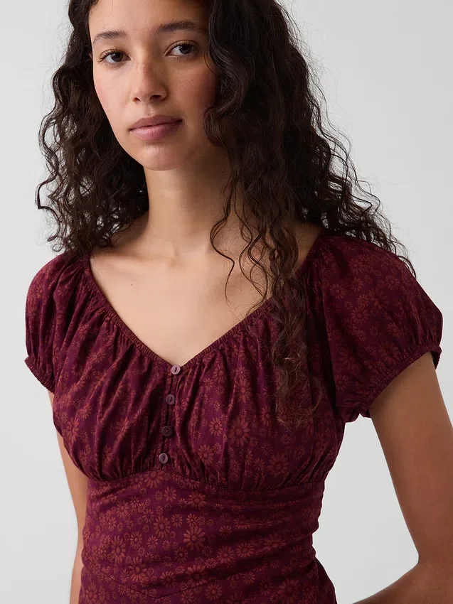 Robe longue à col en V et ourlet à volants
